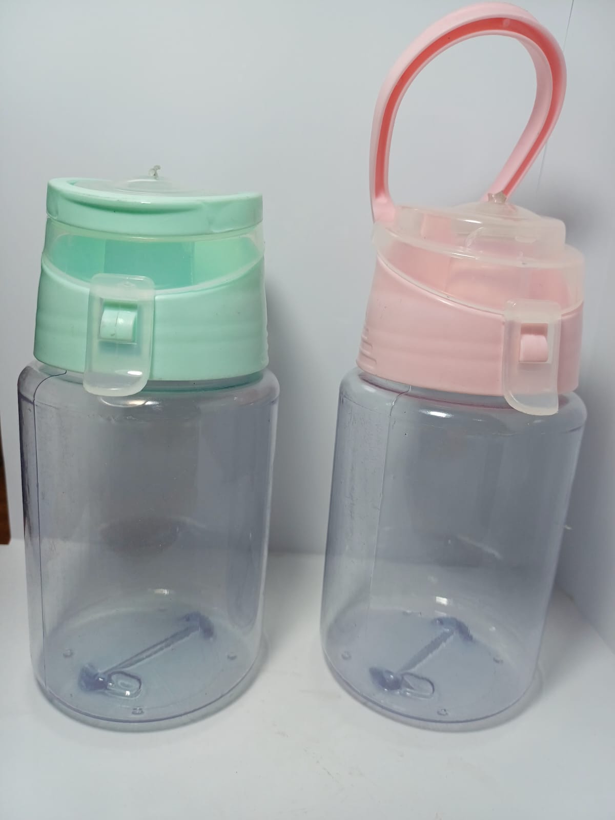 Botella Antivuelco Infantil Personalizada con Traba de Seguridad - Imagen 3